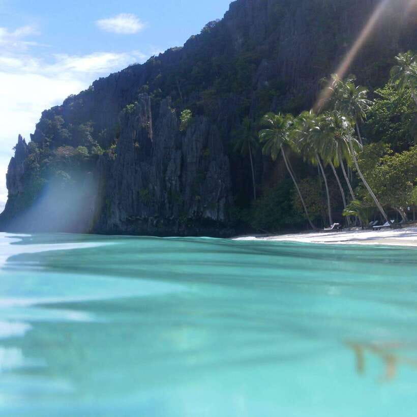 El Nido: Snake Island and Cave Tour with Island Lunch - Taking a proper break at Popolkan