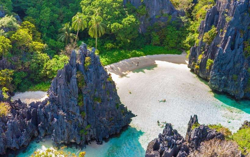 El Nido Tour C (shared tour) - Helicopter Island and the first limestone views