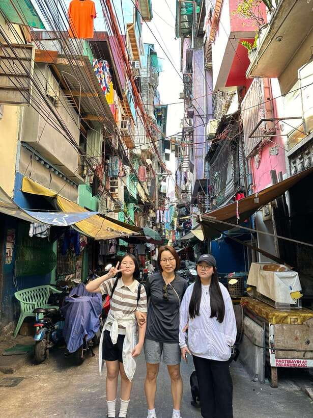 Explore Manila Slums and Hidden Market - Old Chinatown and the food stops