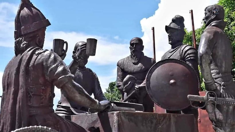 From Cebu: Bohol Countryside & Buffet Lunch Exclusive Tour - Mirror of the World for playful photos