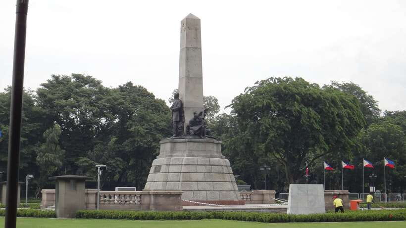 Full-Day Manila City, Tagaytay Taal Volcano and Lake Tour - Walking through the walls of Intramuros