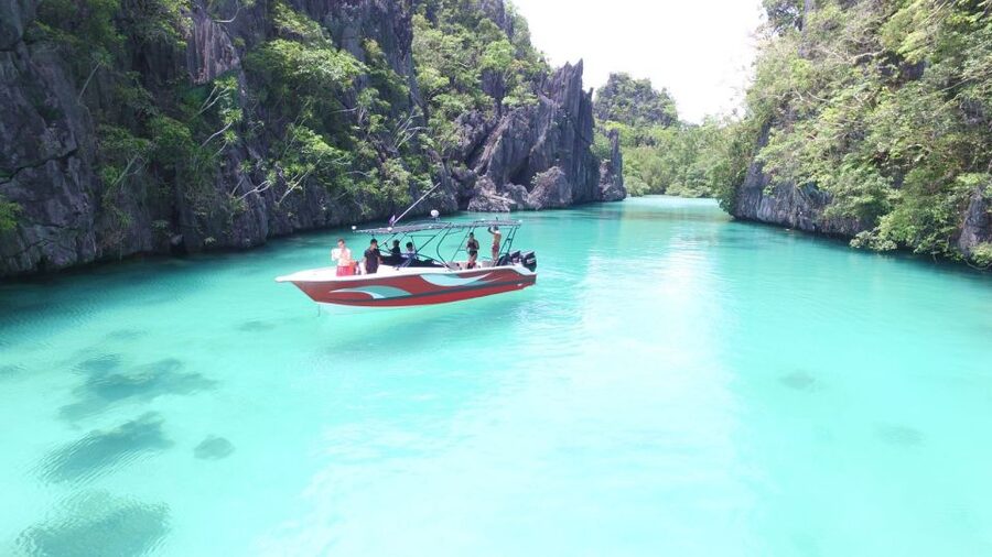 Half-Day Seasation Premium Speedboat Group Island Hopping - Big Lagoon and the limestone cliffs