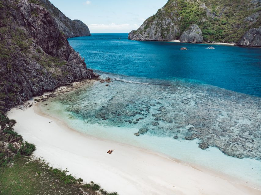 Half-Day Seasation Premium Speedboat Group Island Hopping - Cadlao Lagoon and Small Lagoon