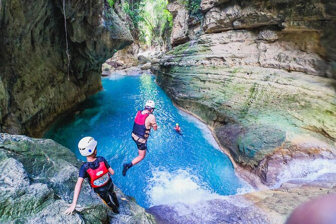 Kawasan Falls Canyoneering w/ Lunch & Transfers from Cebu City - Guides make the biggest difference