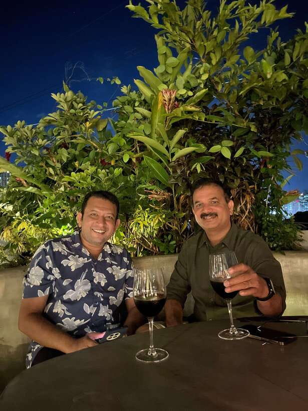 Makati Rooftop Barhopping with Local Guide - Timing, group size, and practical planning
