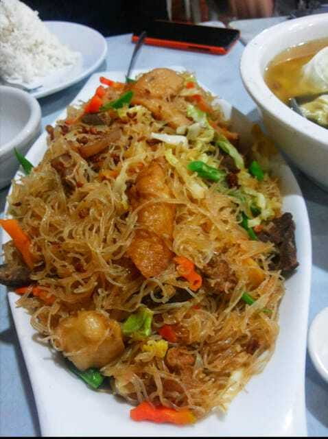 Manila: Binondo Chinatown Food Tour with Free Food Samples - What the guide adds to the food