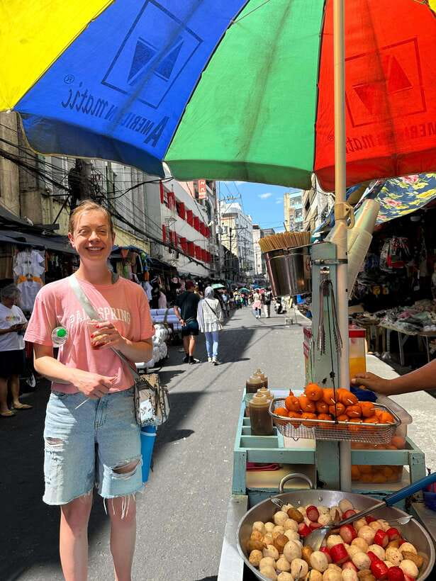Manila Chinatown Food Tour Experience - The value of a guide in a crowded district