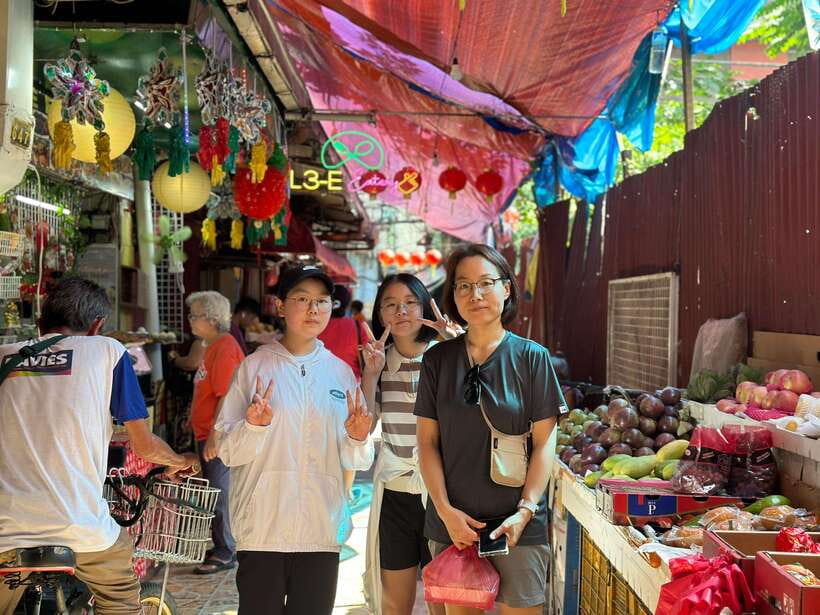 Manila Chinatown Hidden Gems with Venus - Riding jeepneys, a tricycle, and a tuk tuk