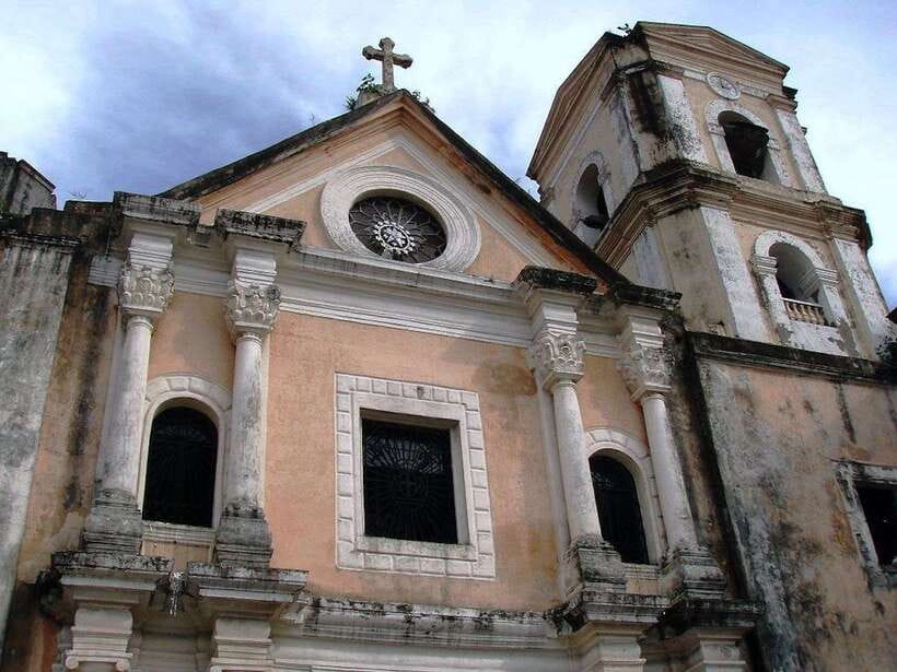 Manila: Filipino Historic Walking Tour in Intramuros - Manila Cathedral and the continuing role of Catholicism