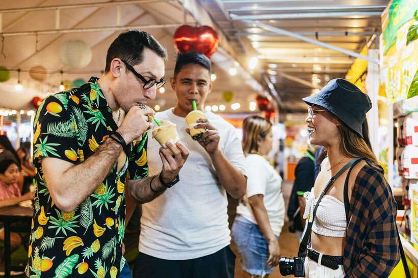 Manila: Guided Night Market Experience - Entering Divisoria after dark