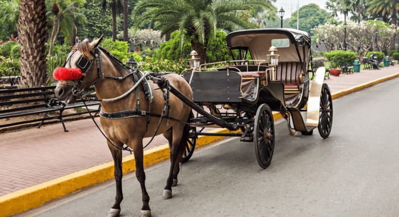 MANILA: HISTORICAL KALESA RIDE TOUR EXPERIENCE IN INTRAMUROS - A short stop at Plaza Roma