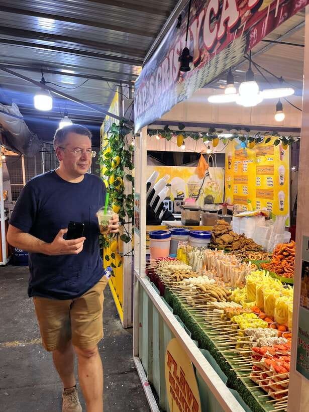 Manila Night Market with Local Guide - Jeepney and tuk-tuk rides put the market in context