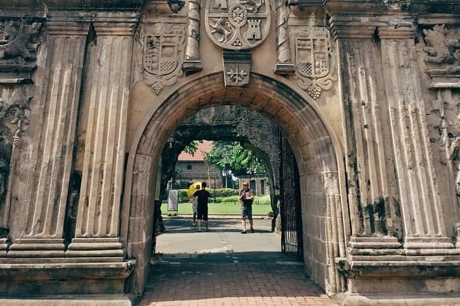Manila Old & New City Walking Tour With A Guide - Fort Santiago and the final days of Jose Rizal