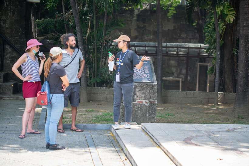 Manila: Sightseeing and Food Walking Tour with Tastings - What the guides add to the day