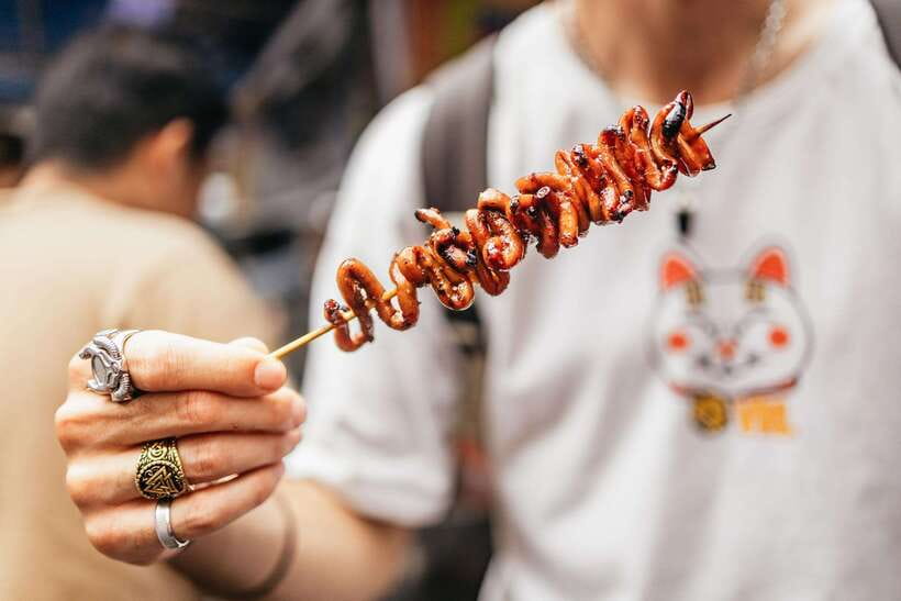 Manila: Street Food and Drinks Walking Tour with Tastings - The guide can make or break the experience