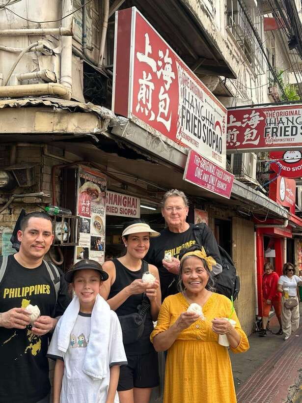 ⭐ Manila Street Food Tour in the Downtown, Eat and Drink⭐ - The first bites: Filipino food in small side streets