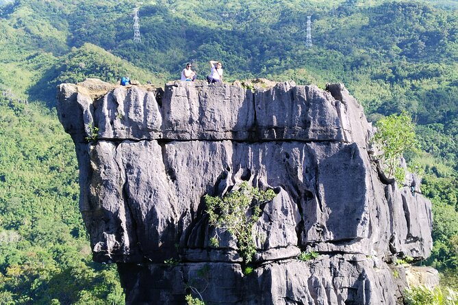 Nagpatong Rock Day hike + Tungtong Falls(with transfers**) 2023 - What the 4:00 am start means