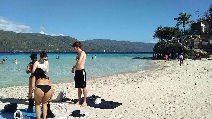Oslob: Whaleshark Watching, Tumalog Falls & Sumilon Island - Lunch and the rhythm of the day