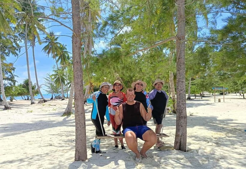 PALAWAN: Balabac Island Hopping with Full board Meals - The Onok Sea Wall and giant clams