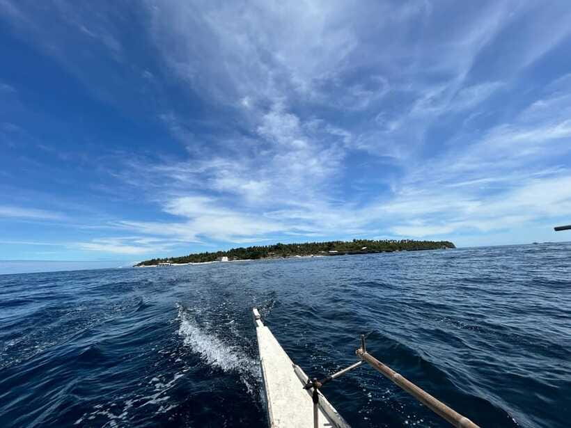 Pamilacan island: Dolphins, snorkel, lunch and walking tour - Walking through Pamilacan’s history