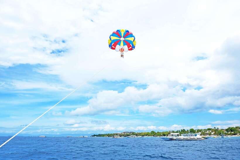 Panglao: Solo or Tandem Parasailing Experience near Alona - How the local guide affects the experience