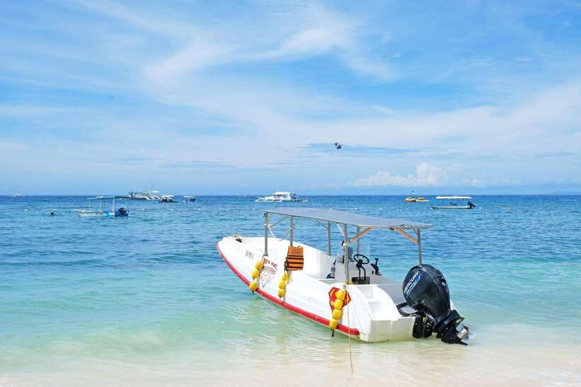 Panglao: Solo or Tandem Parasailing Experience near Alona - The boat ride and safety briefing