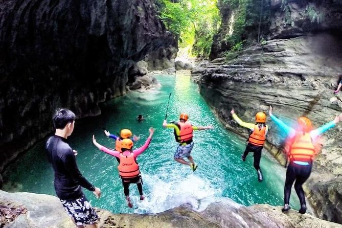 Pescador Island with Sardines & Turtle and Canyoneering in Kawasan Falls - A 5 a.m. pickup and the long road south