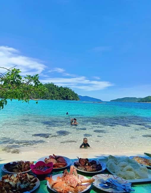 Port Barton: Island Hopping with Lunch,Hotel Transfer & Fees - Fantastic Reef combines lunch and marine life