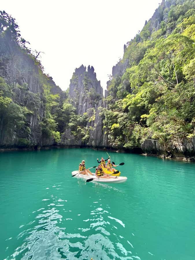 Private tour of the highlights of El Nido - Cadlao Lagoon and calm water between cliffs