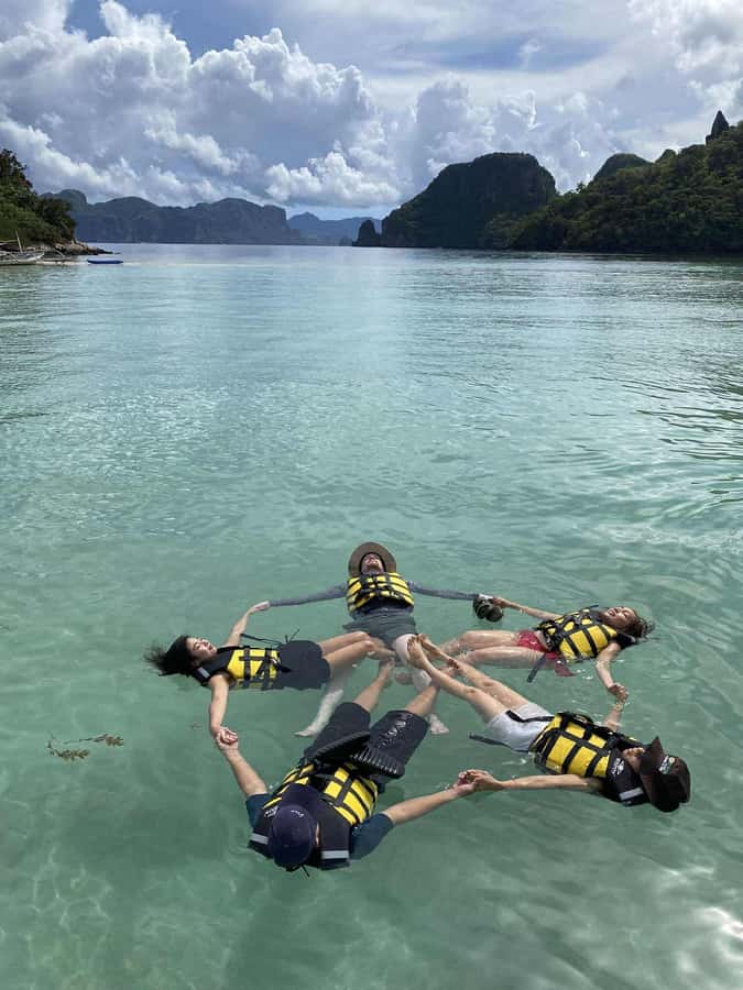 Private tour of the highlights of El Nido - Filipino food served on the boat