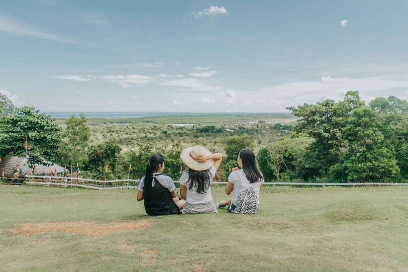 Puerto Princesa: Half-Day City Tour with Optional Massage - Handling the souvenir stops