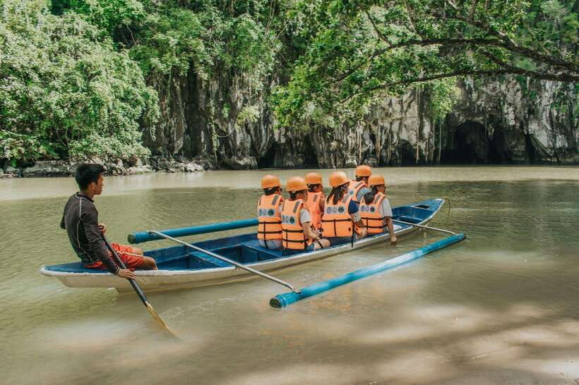 Puerto Princesa in 4 days: Tours package with optional hotel - The people side of the experience