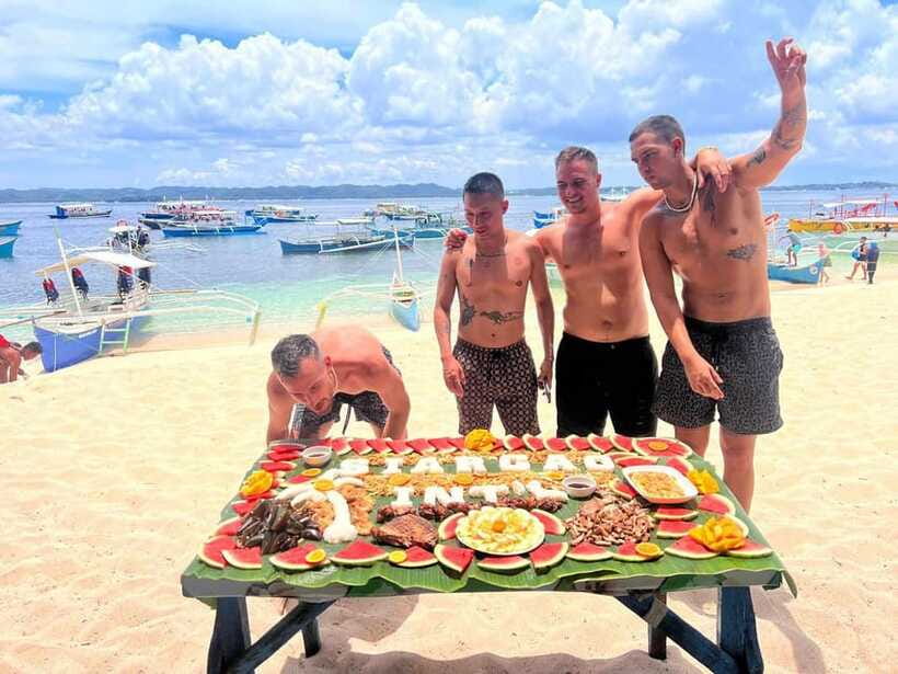 SIARGAO: PRIVATE ISLAND HOPPING GUYAM, DAKU AND NAKED ISLAND - Pickup is flexible, but the service needs confirming