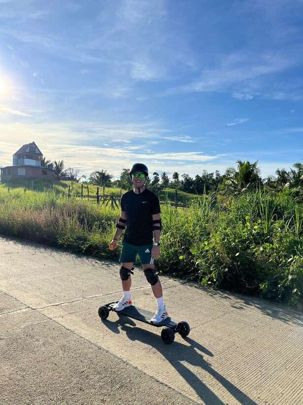 Siargao : Sunset 2 Hours Guided Electric Skate Experience - The first coastal stretch and the road reality