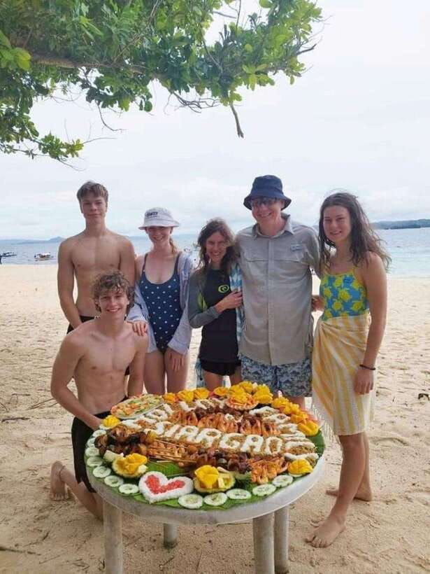 Siargao:Tri Island Hopping Naked Island, Daku, Guyam w/Lunch - Naked Island: beautiful, exposed, and busy
