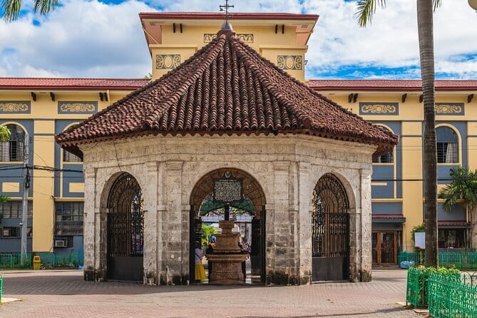 Small Group Cebu City And Uphill Mountain Tour - Sirao Garden gives you the best start