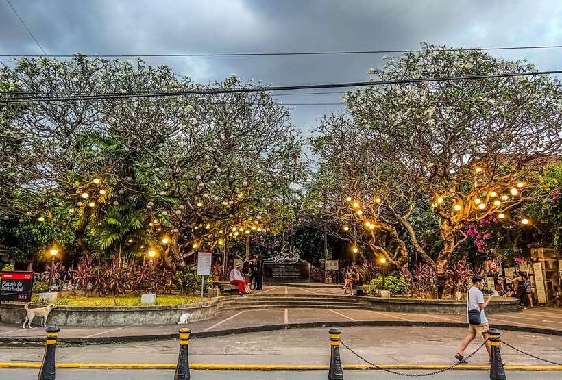 Solo Traveler Friendly Manila Walk w/ Mobile Photography - Starting beside Manila Cathedral in Intramuros