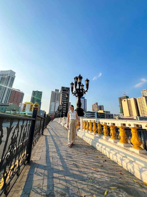 Solo Traveler Friendly Manila Walk w/ Mobile Photography - A guide who shapes the day around you