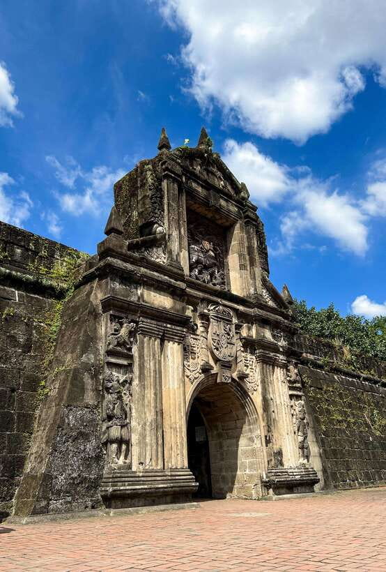 Solo Traveler Friendly Manila Walk w/ Mobile Photography - Rizal Park and Manila’s public spaces